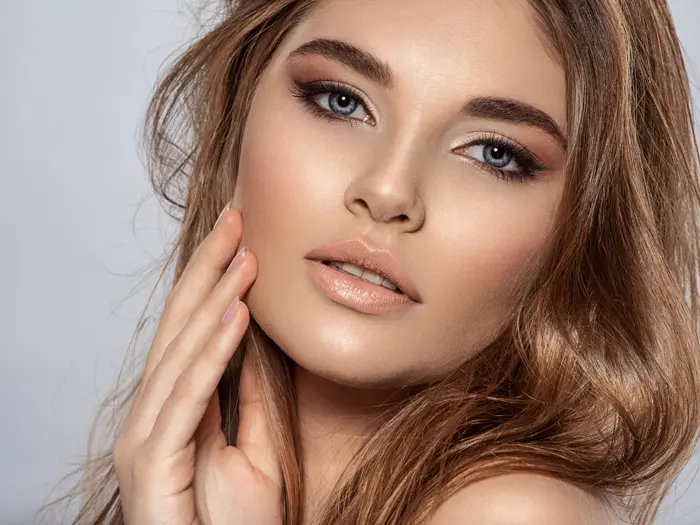 Makyajda “Soft Glam” Görünümü Nasıl Yapılır?