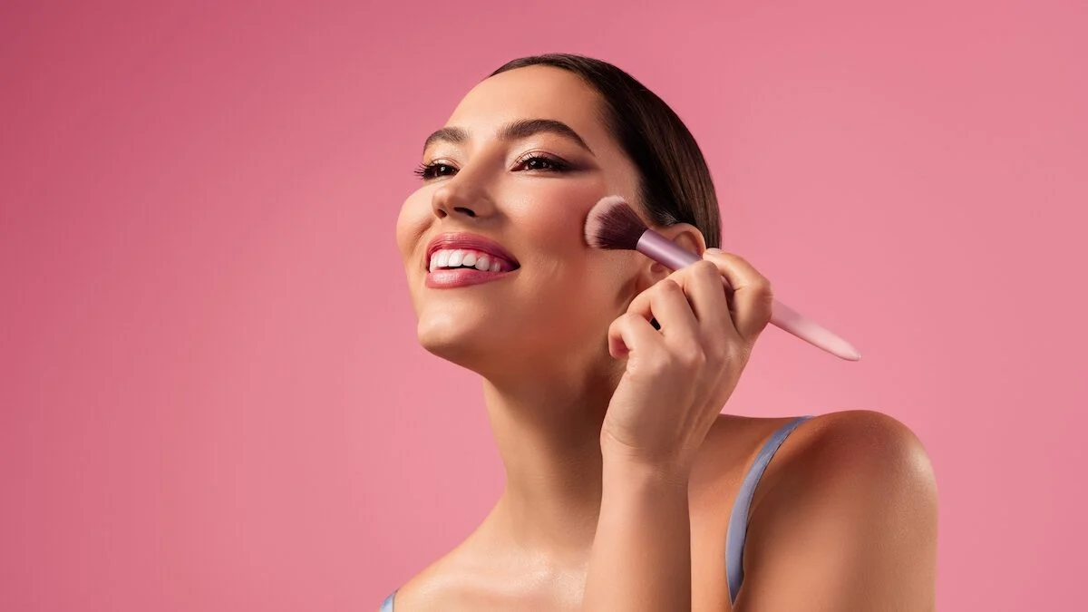 Makyaj Trendlerinde Neden Artık Daha Doğal Ten Görünümleri Öne Çıkıyor?