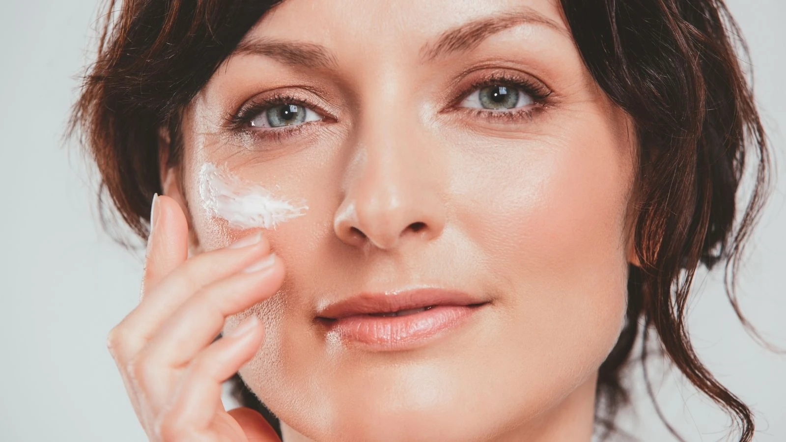 Ectoin İçeren Güneş Kremi Nedir? Nemsiz ve Hassas Ciltlerde SPF Rehberi